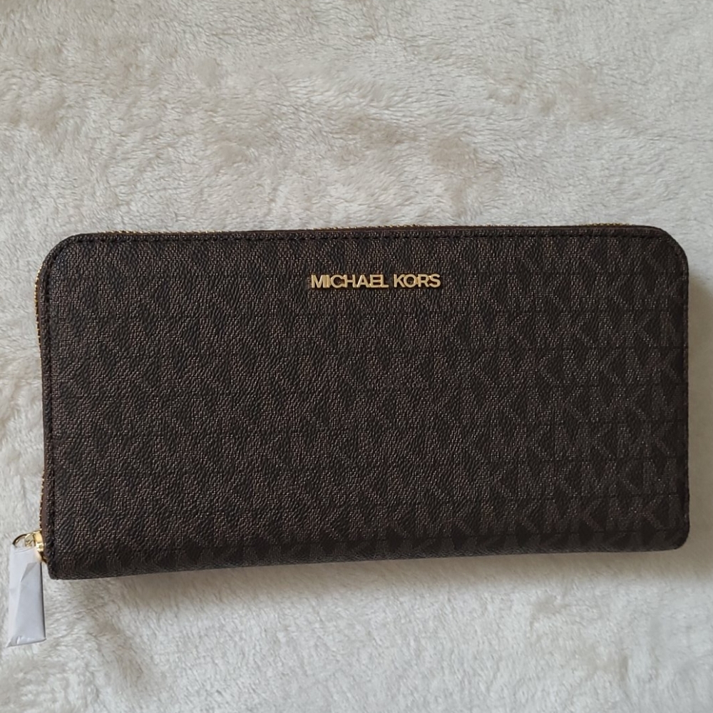 Michael Kors Jet Set Travel Wallet
